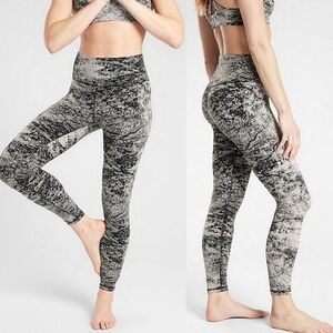 EUC Athleta Elation Glades 7/8 Tight Leggings Xsmall Flagstone Beige Black